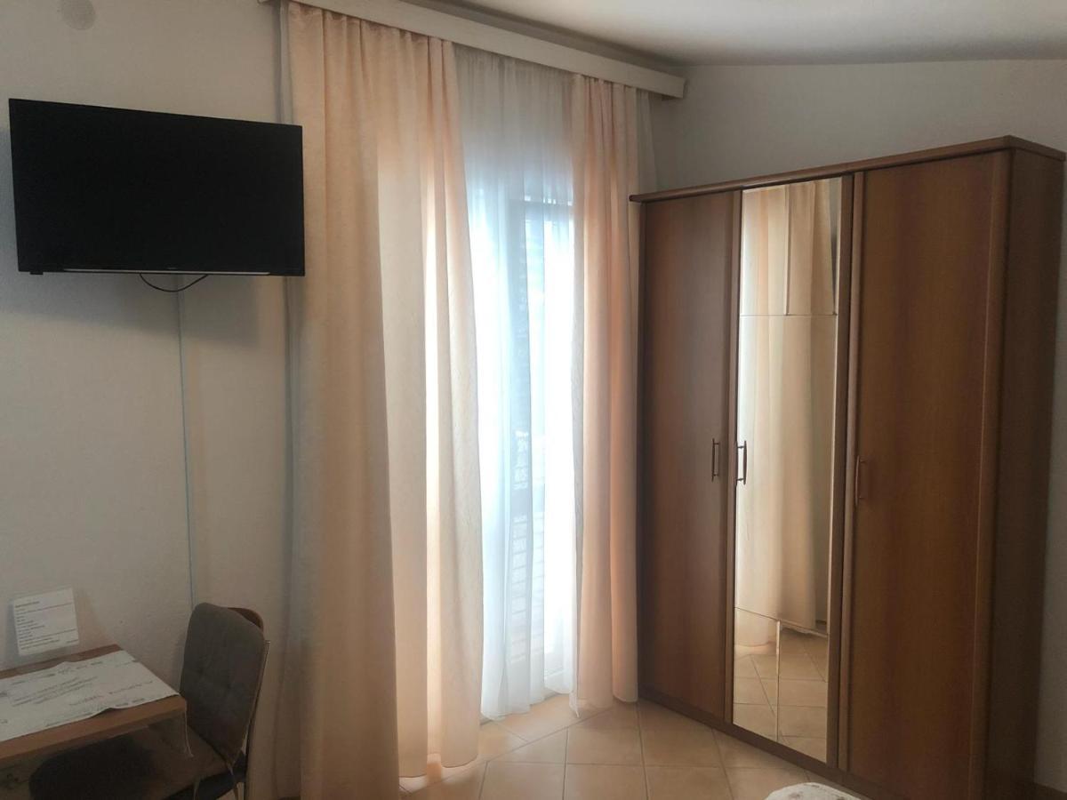 Villa Rosso Baška Voda Kültér fotó